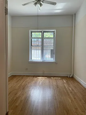 Sold by Manhattan Flats | media 12