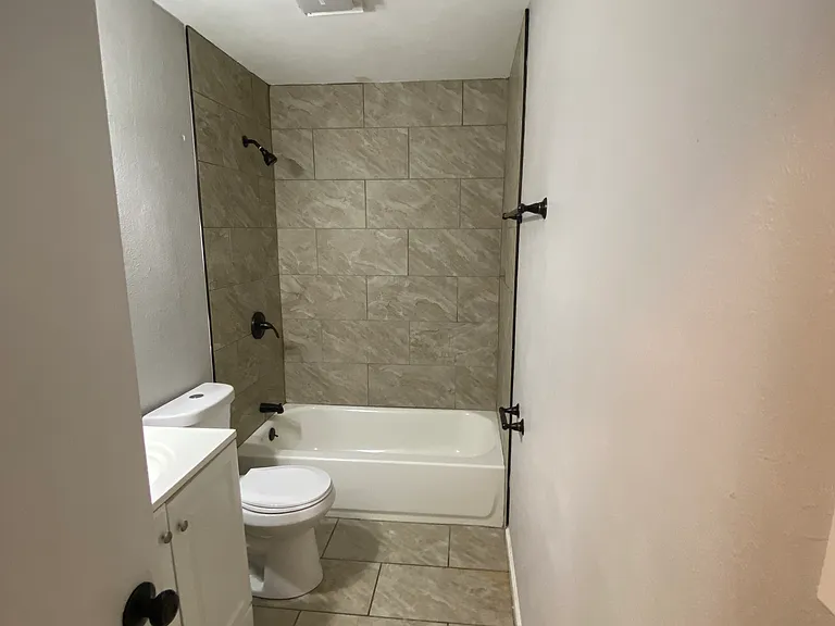1601 Terminal Rd #A — Photo 6