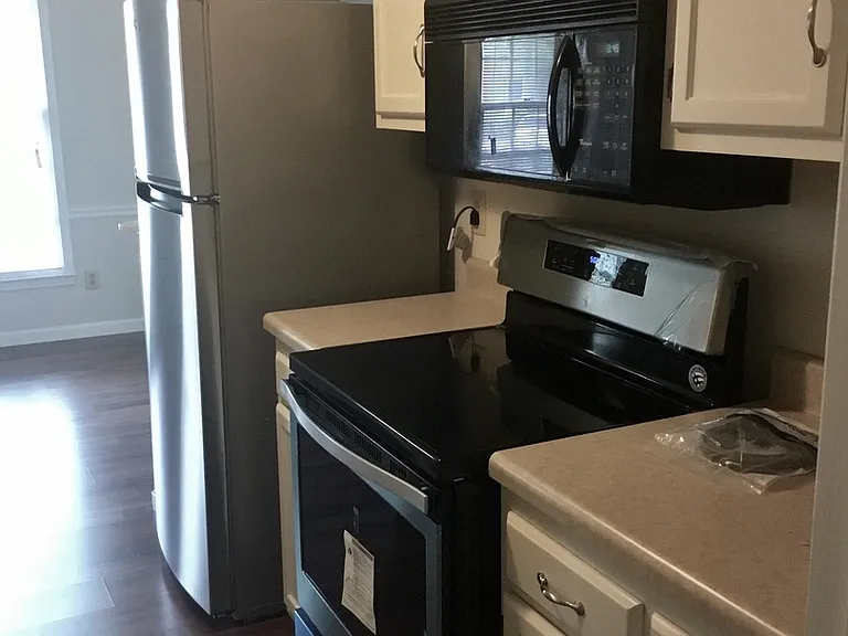 815 Seabury Ct — Photo 21