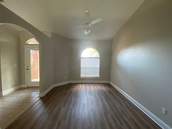 4th image of 1636 Woodlawn Way