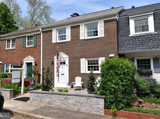 6016 Hardwick Pl, Falls Church, VA 22041