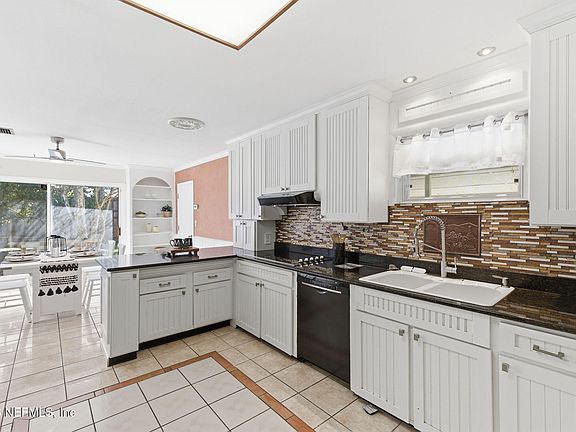 3rd image of 6821 CABALLERO Court