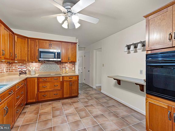 4th image of 2303 Magnolia Dr