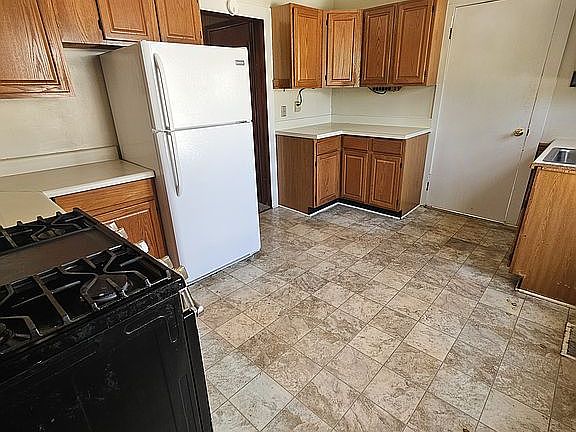 4th image of 7 Dickerson St