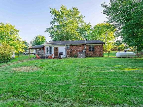 5th image of 90 Stony Point Ln