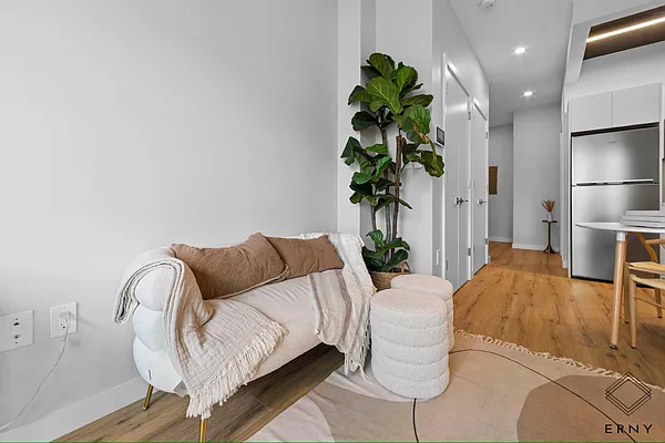 Rented by ERNY LLC | media 9