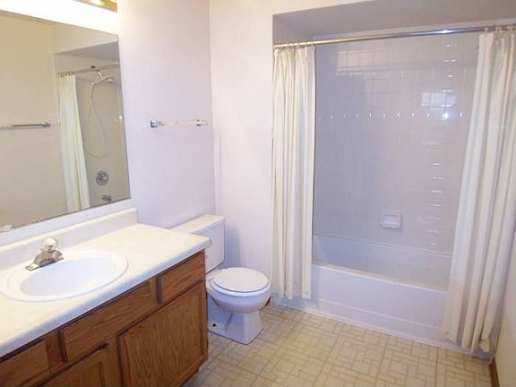 MASTER BEDROOM BATH