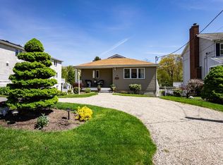 18 Connolly Ave, Swampscott, MA 01907