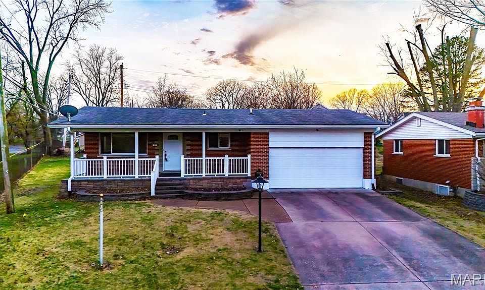 1st image of 576 Clager Dr