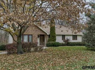 5094 Manchester Dr, Omaha, NE 68152