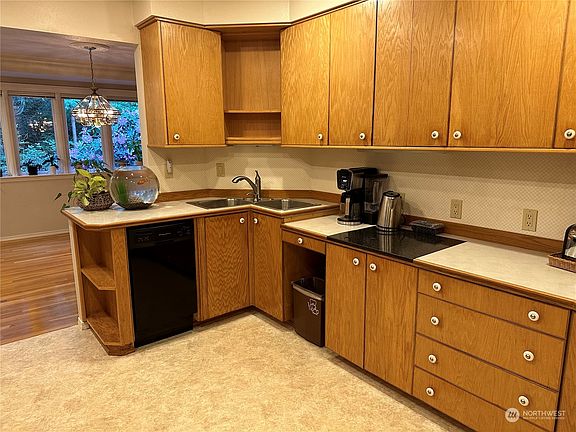 4th image of 8741 Deeridge Place SE