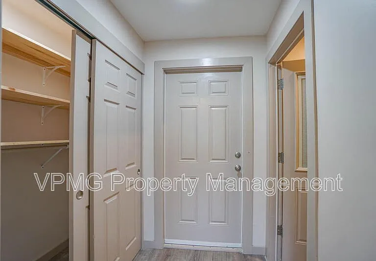 5404 NE 45th St — Photo 15