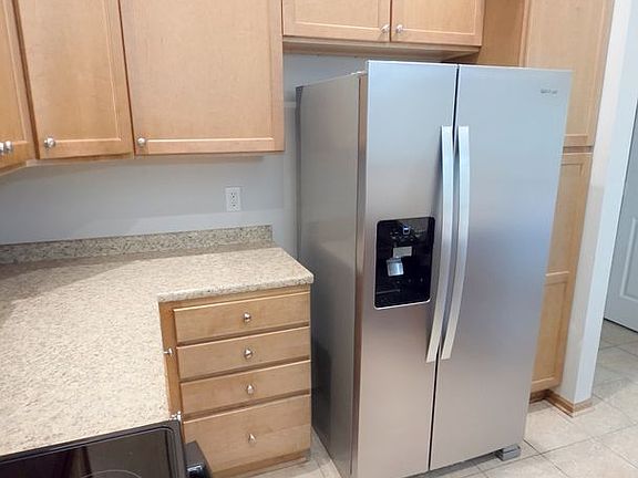 4th image of 2000 Meadow Ct Unit 404