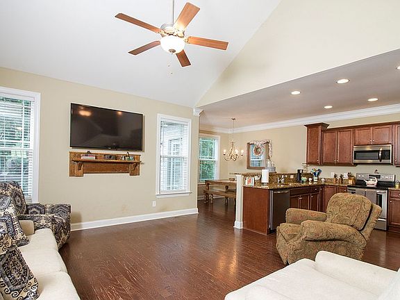 5th image of 158 Rock Moss Dr