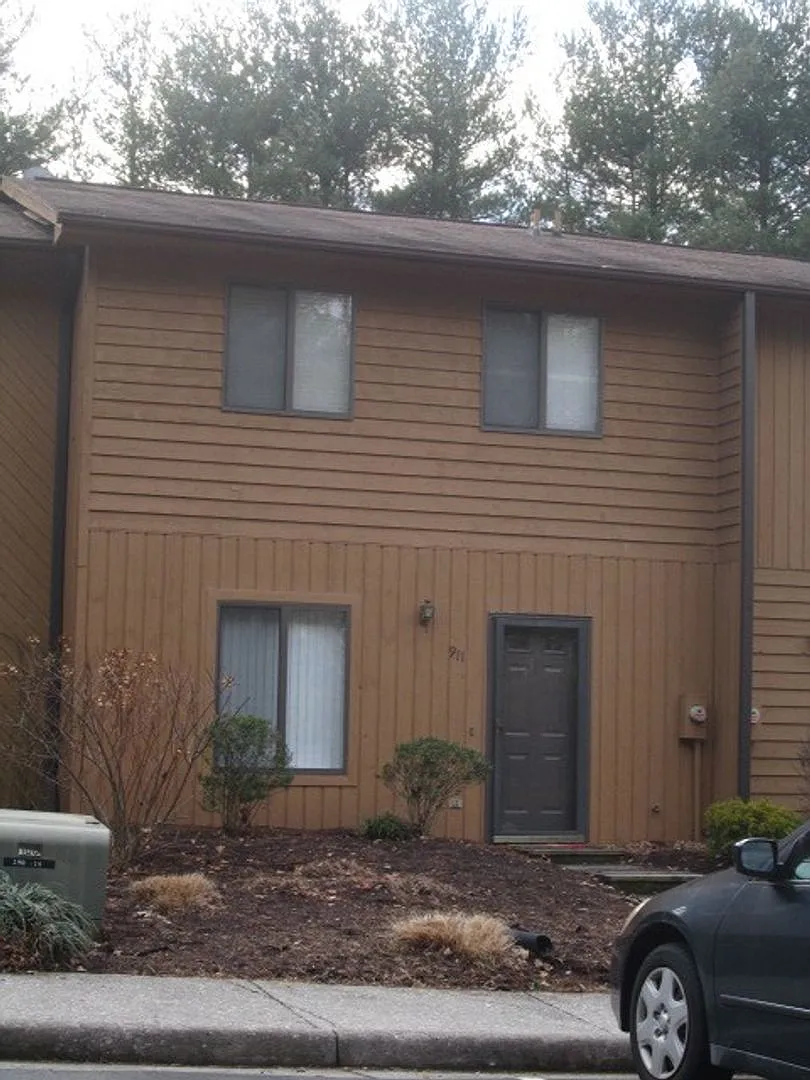 3 Bedroom 2.5 Bath Townhouse — Photo 1