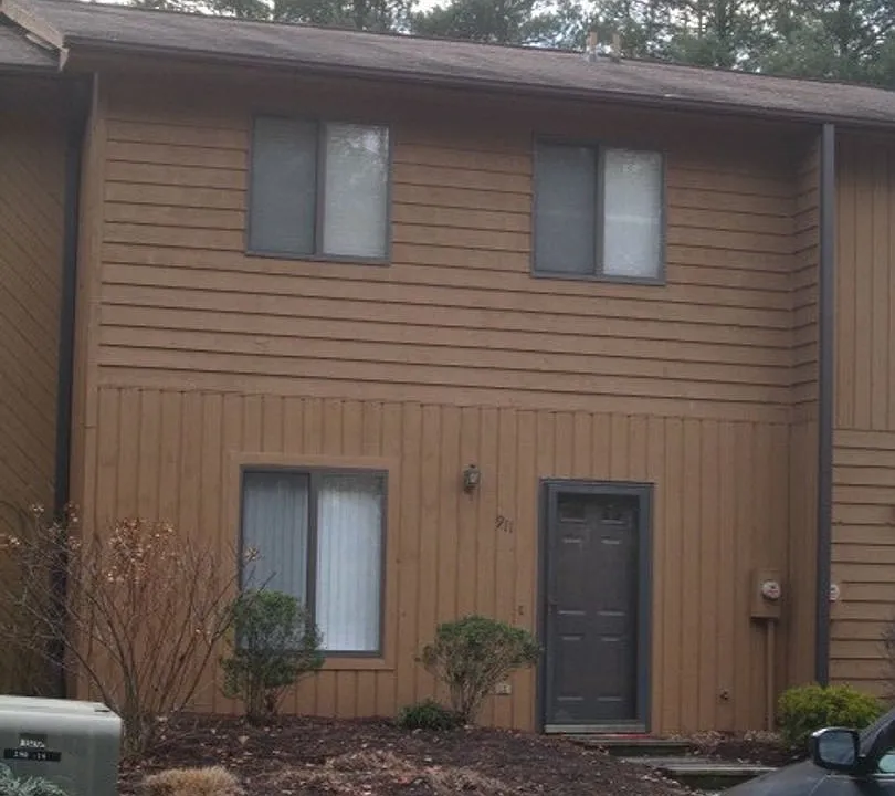 911 Lora Ln