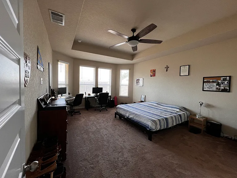 Master suite, great natural light