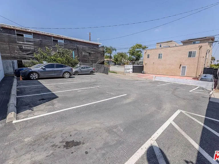 1930 S Robertson Blvd #7 — Photo 28