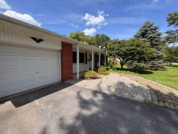 2nd image of 121 Hillary Dr