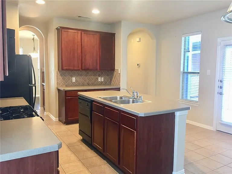 1016 Grey Fox Dr — Photo 12