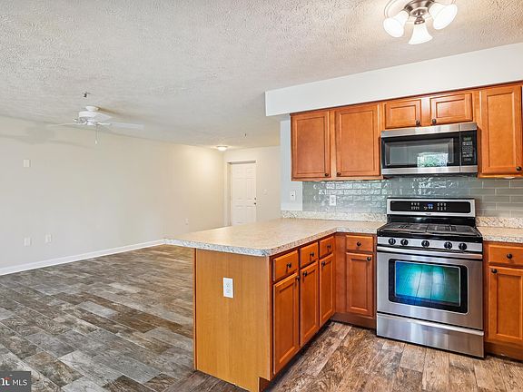 5th image of 633 Admiral Dr Unit 106