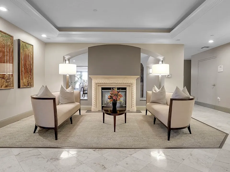 400 E 3rd Ave #304