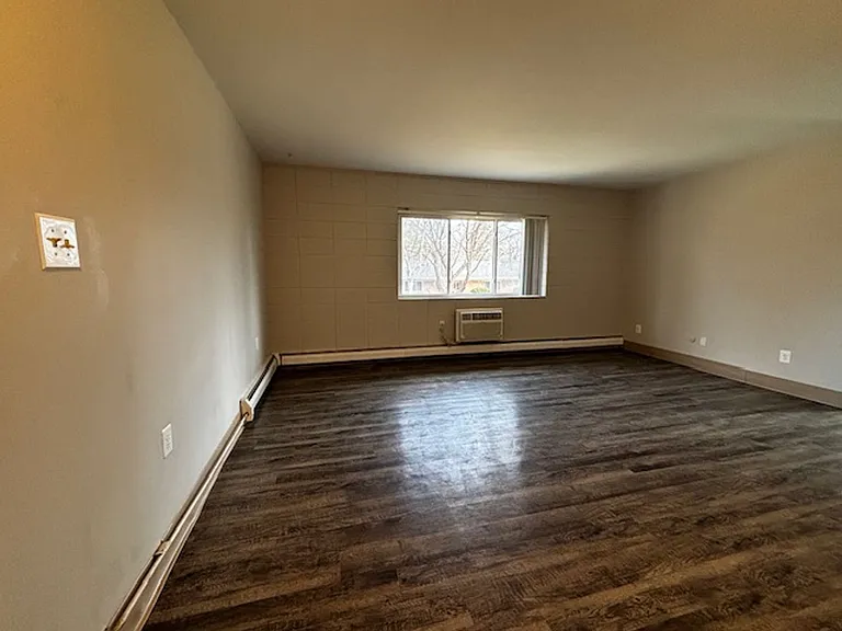 Apartment off 28th and Clyde Park Available — Photo 77