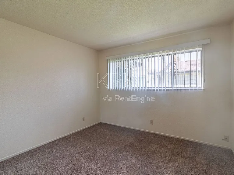 1227 Pinetree Dr #1 — Photo 9
