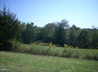 12 Bayberry Dr, Galena, IL 61036