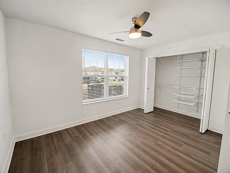 The Grove Apartment Homes — Photo 18