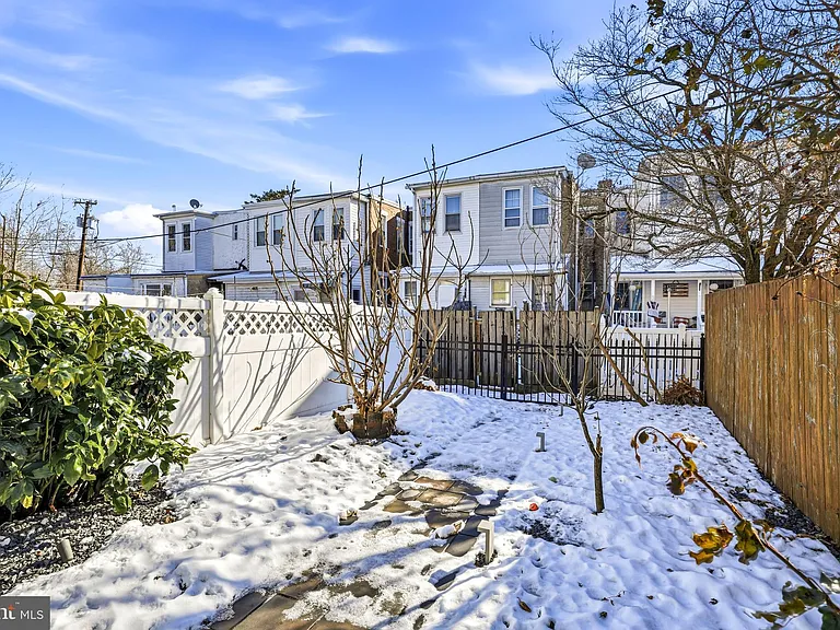 346 E Union St — Photo 43