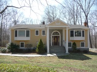 17 1/2 Grey Hollow Rd, Norwalk, CT 06850