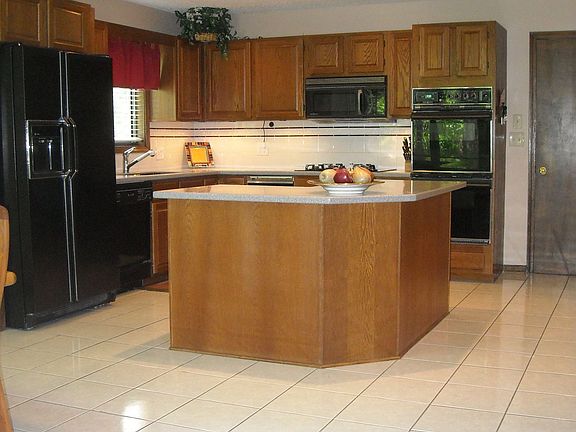 Kitchen with center island