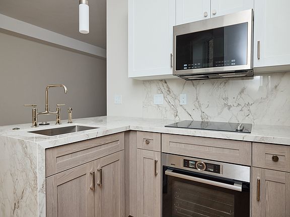 2nd image of 246 Newbury St Floor 2