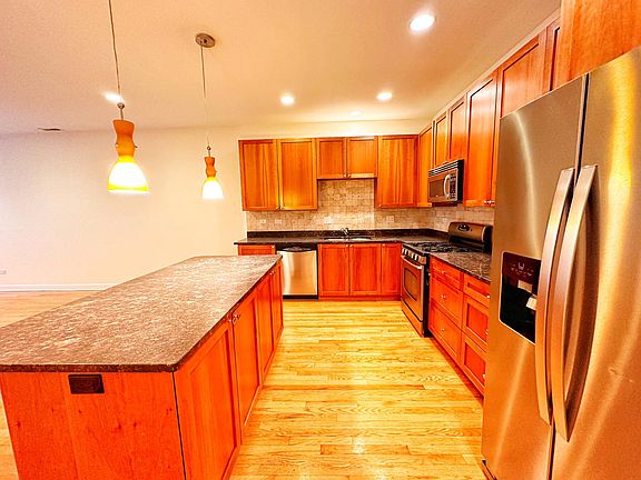 3rd image of 1830 N Milwaukee Ave APT 402
