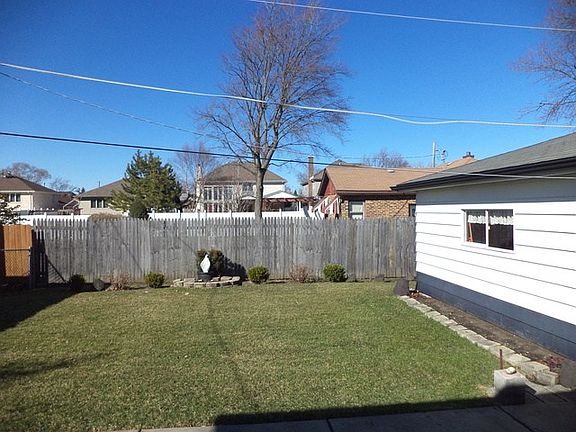 4th image of 6432 W 93rd St