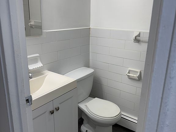 3rd image of 659 E 81st St