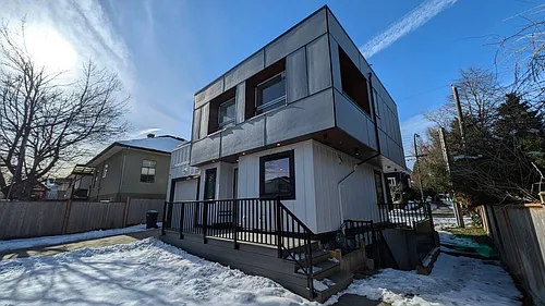 4208 John St Photo 1