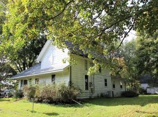 2209 Deets Rd, Sterling, IL 61081