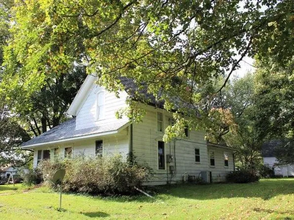 2209 Deets Rd, Sterling, IL 61081