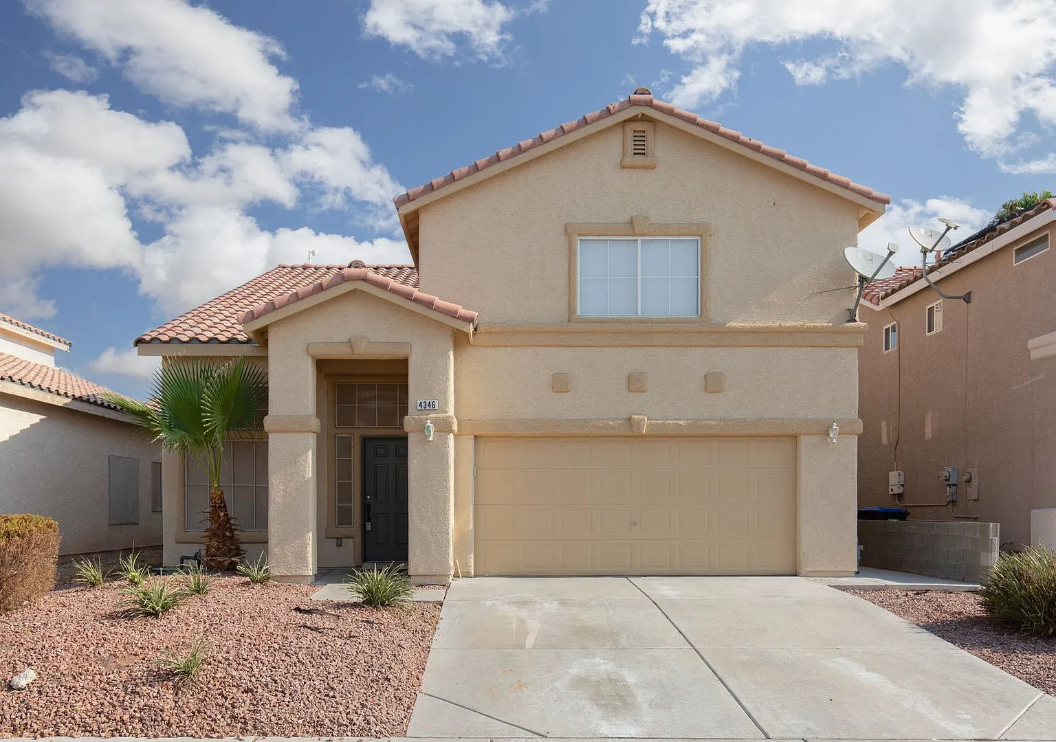 Large 4 bedroom home for less than $2000! — Photo 1