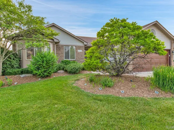 52865 Cross Creek Dr, Chesterfield, MI 48047