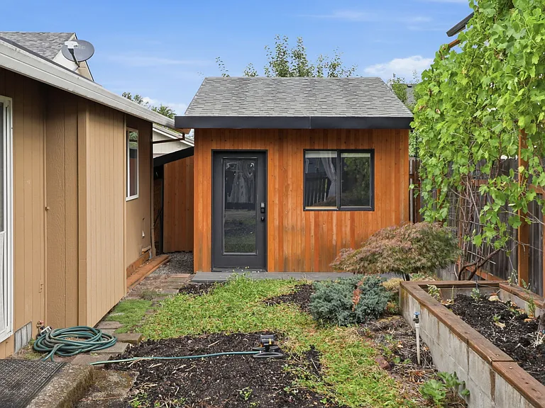 894 SE 71st Ave — Photo 18