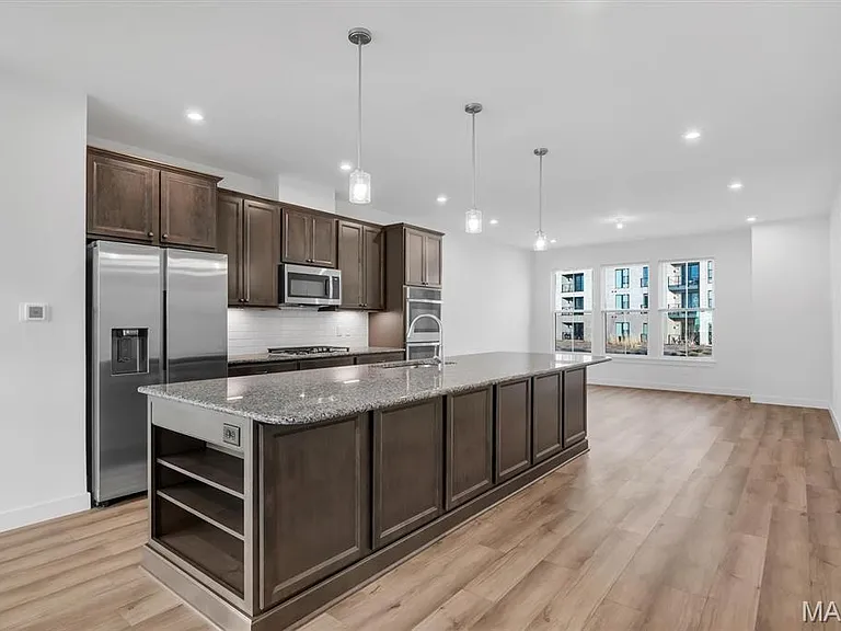 306 Indigo Ct — Photo 17