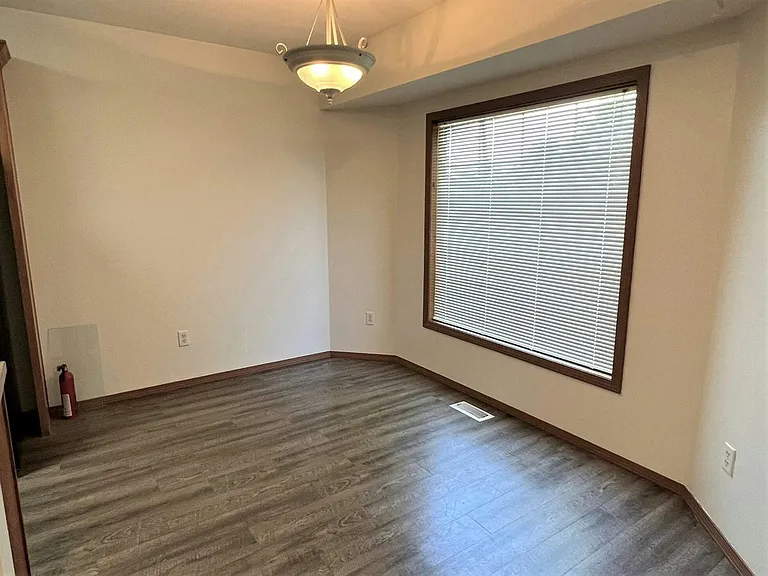 125 W Wade St — Photo 8