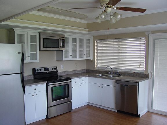 3rd image of 2204 Briarwood Dr