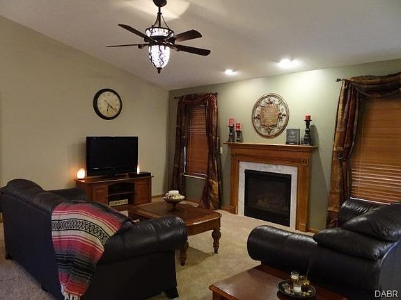 4th image of 847 Greenwood Ln