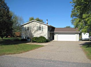527 Pine Tree Dr, Nekoosa, WI 54457