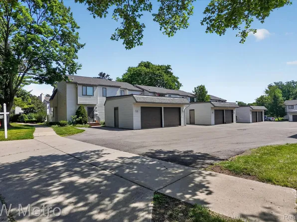 1420 Roxburgh Ave, East Lansing, MI 48823