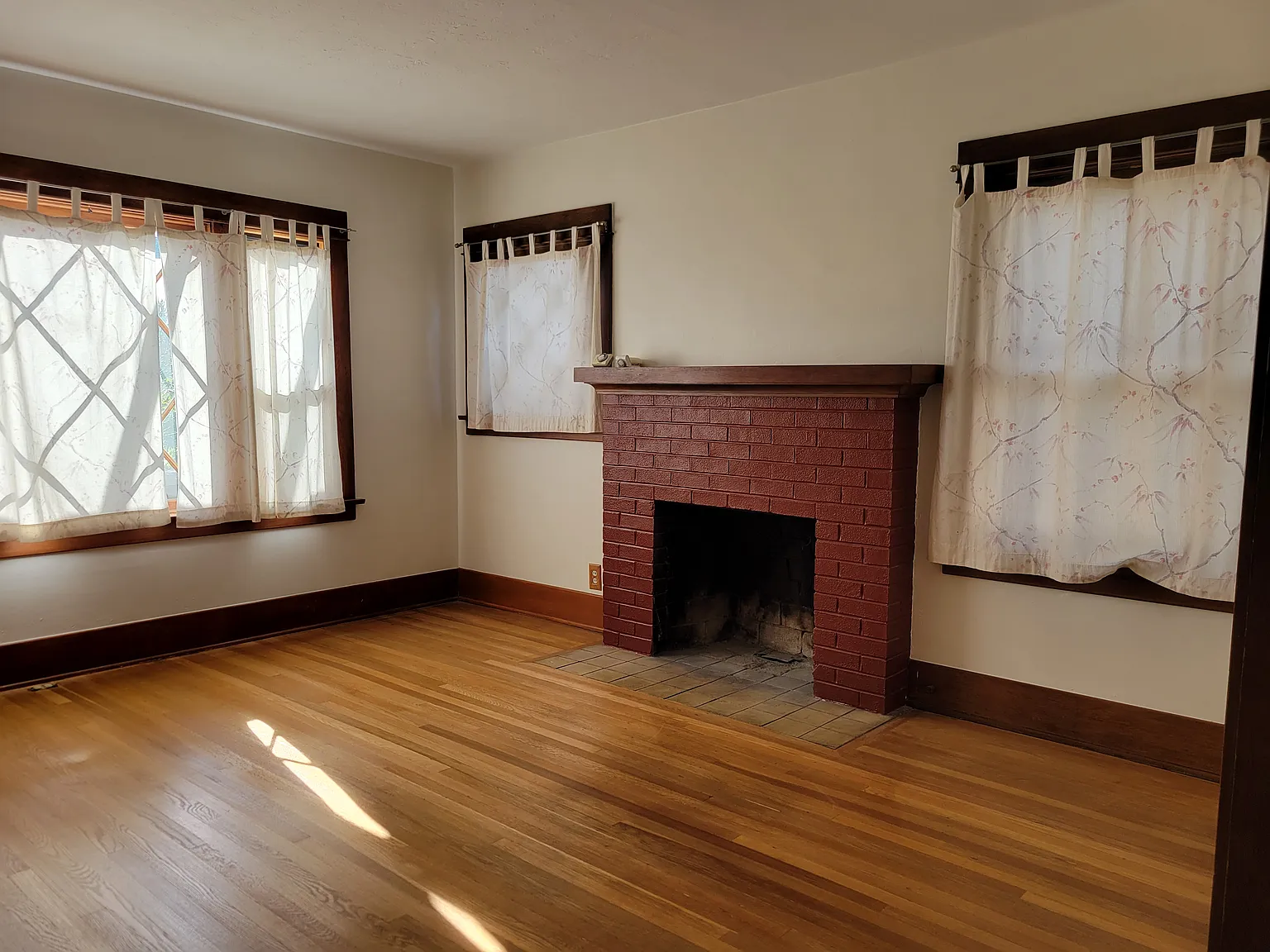 3 bed, 1800 sqft, $3,350 — Photo 2